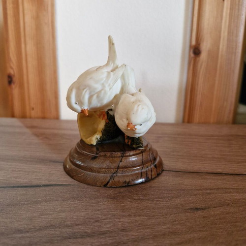 Figurine with doves on wooden base used