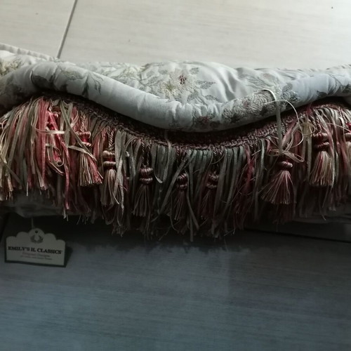 Emilly's Classic Vintantz Sofa Pillow new