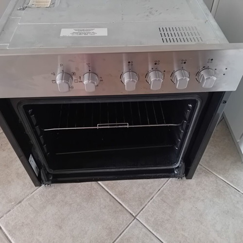 Built-in oven and ceramic hob with 4 cooking zones