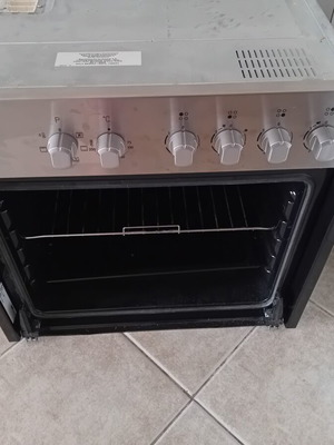 Built-in oven and ceramic hob with 4 cooking zones