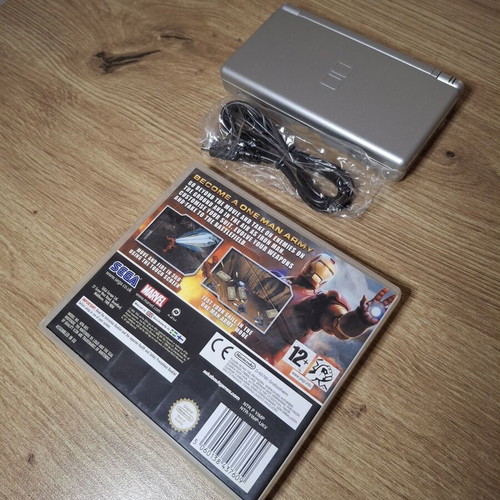 Nintendo DS Lite Silver like new with USB charging cable and game