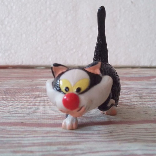 Vintage Gaston Quick cat figure 1998 used