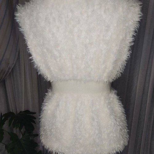 Fur women's vest like new with decorative studs belt white