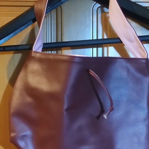 Shoulder bag new purple with pink interior, leatherette