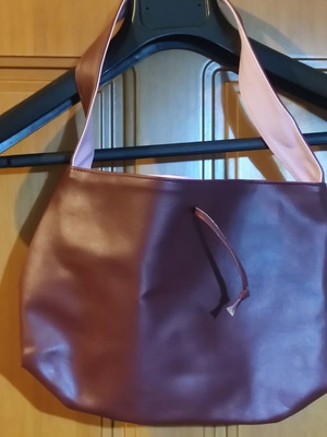 Shoulder bag new purple with pink interior, leatherette