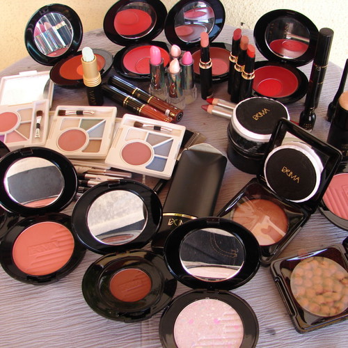 Cosmetics new, pack of 100 pieces