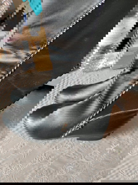 ψηλές μπότες φαρδιά εφαρμογή