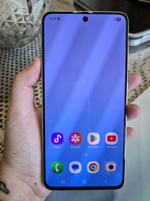 Samsung Galaxy S21 FE 5G smartphone με Dual SIM και 128GB αποθηκευτικό χώρο σε λαδί