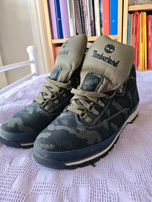 Timberland boots like new, size 45, green
