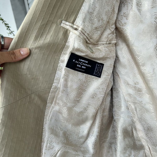 Beige Giakarelli Men's Suit Size 44 Like New