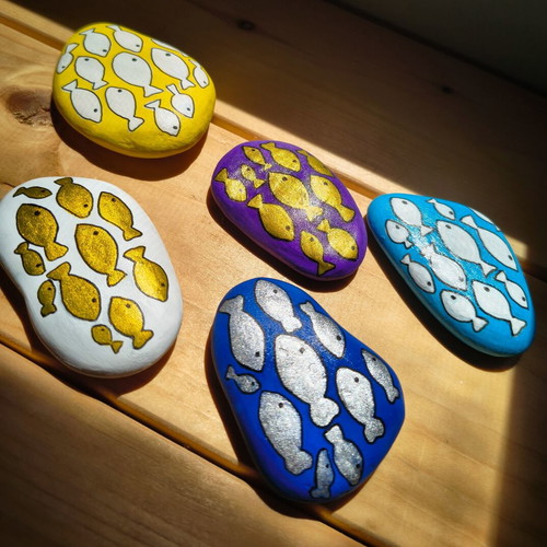 Handpainted decorative painted pebble magnet
