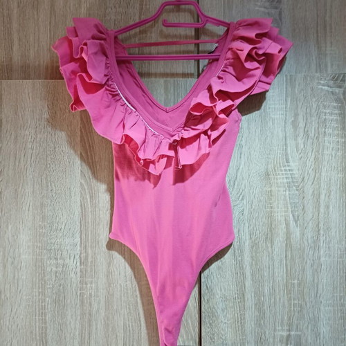 Zara fuchsia ribbed bodysuit with statement ruffles, like new