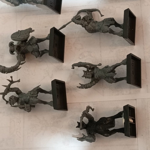 Warhammer Chaos Beastmen Ungors & Raiders 27 plastic figures like new with extra bitz