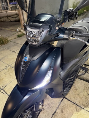 Beverly 300 2022 μεταχειρισμένο με 39.000 χιλιόμετρα σε άριστη κατάσταση