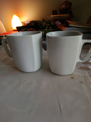 White mugs with geometric design for nescafe, 2 pcs, like new