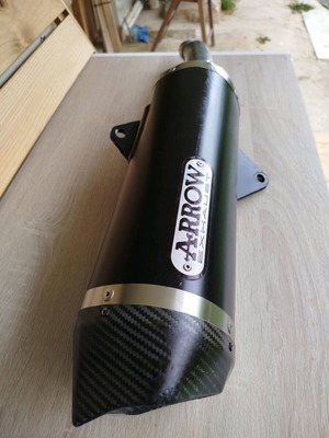 Τελικό εξάτμισης Arrow Urban Black μεταχειρισμένο (70 εκ.) για σκούτερ