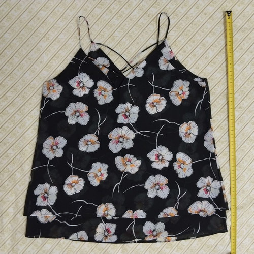 Sleeveless women's top medium with floral design, like new