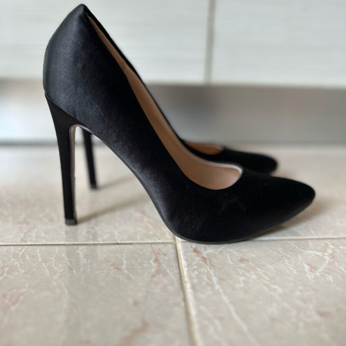 Sergio Todzi black stiletto heels like new, size 38