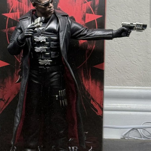 Blade II 1/6 Present Toys collectible figure like new in box