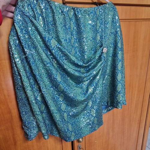 Emerald skirt with sequins like new, size XL-XXL, brand XXLoVe
