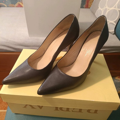 Black pumps used, size 39, in very good condition