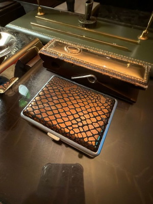 Cigar Case used, metal with stingray style lining for 20 cigars