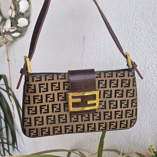 Τσάντα Fendi χειρός μεταχειρισμένη, καφέ με χρυσαφί λεπτομέρειες