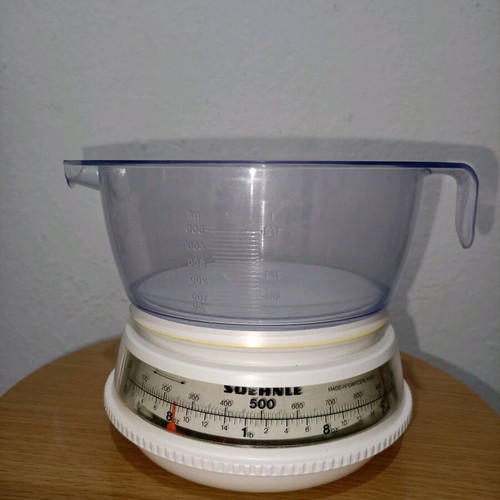 Soehnle kitchen scale used with bowl and embossed measurement lines