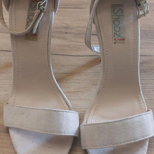 Shooz beige sandals new with thin 9cm heel, size 38