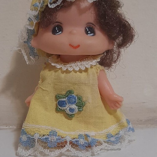 Vintage '80s Hong Kong Doll like new, small size