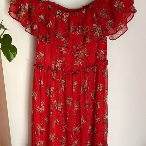 Zara midi dress like new, red with shoulder design