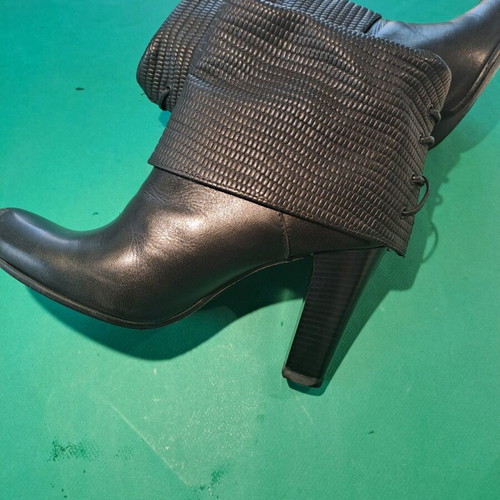 Keys black ankle boots like new, size 39