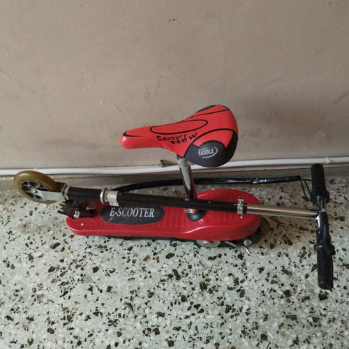 vidaXL Electric Kids Scooter 12km/h max speed red, new