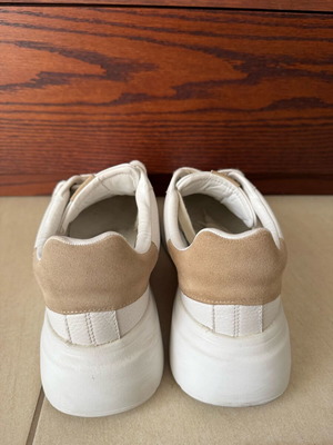 Sneakers Zara λευκά σαν καινούργια, άνετα και μαλακά μέγεθος 40