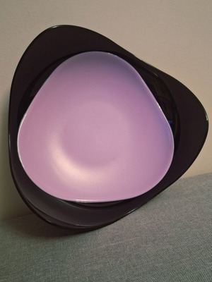 Tupperware salad bowl black with pink new