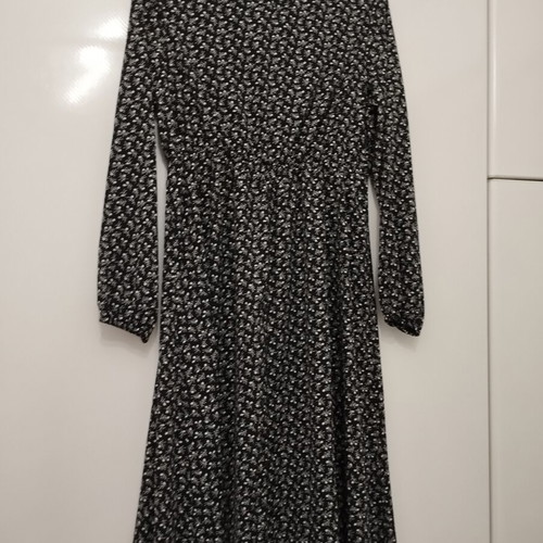 Black midi dress with long sleeves and elastic, like new