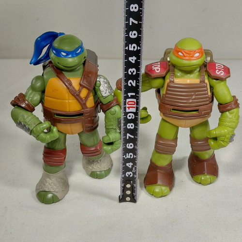 Teenage Mutant Ninja Turtles Leonardo & Mikey figures used, 2012