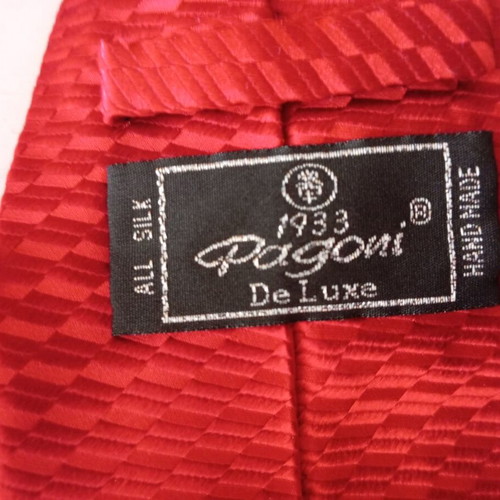 Pagoni silk tie red like new