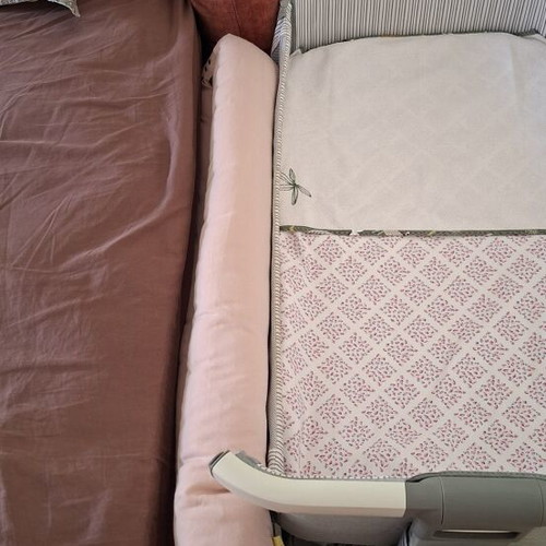 Kikka Boo Nanna baby cot like new with storage and mosquito net