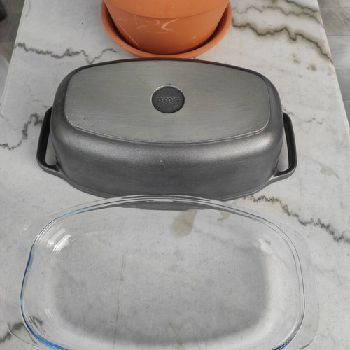 Glass Pyrex and cast iron pot used with surface wear