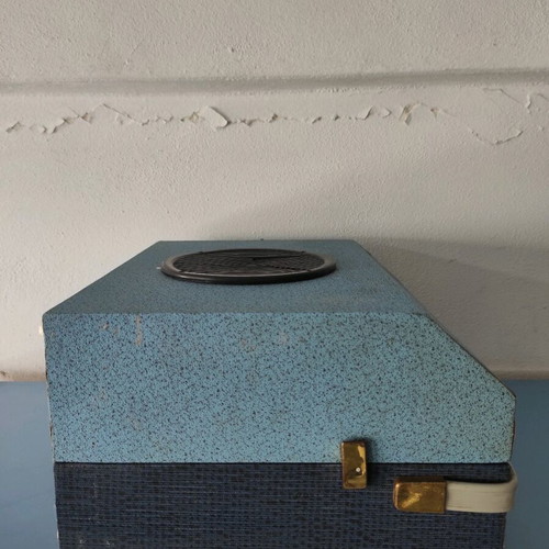 Old turntable used, functional with needle, speaker issues
