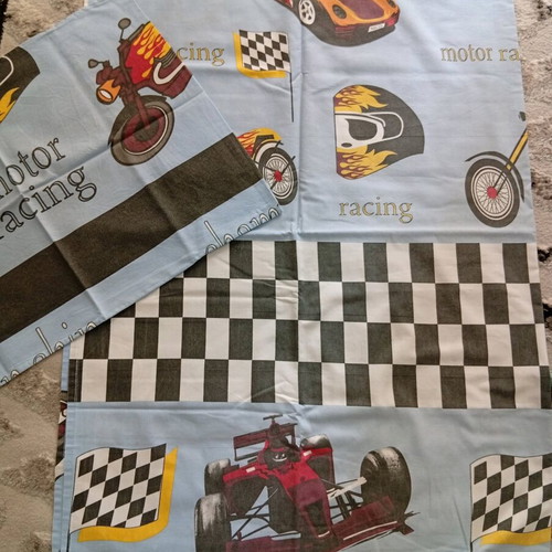 Cotton single bed sheet and 3 pillowcases like new