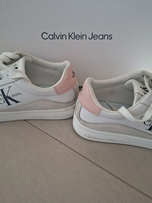 Sneakers Calvin Klein σαν καινούργια, άσπρα και ροζ, νούμερο 40