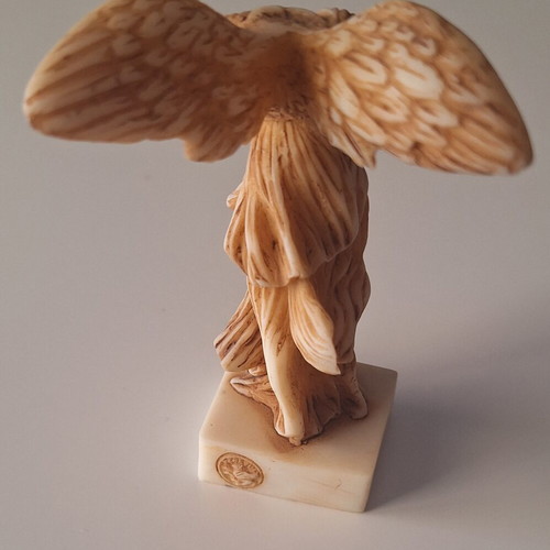 Nike of Samothrace alabaster souvenir statue like new, 12cm