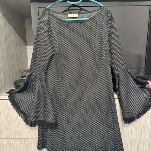 Women's dress with large sleeves like new, black and gray