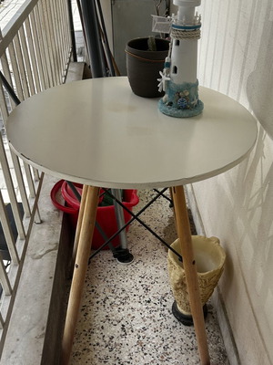 Balcony table used, good condition