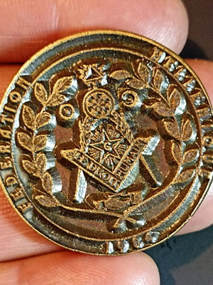 Rare Masonic Medal 1984 by Hellenic Federation Le Droit Humain like new