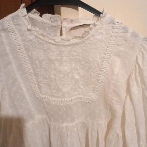 Romantic blouse with kipour design Pull & Bear medium like new, white