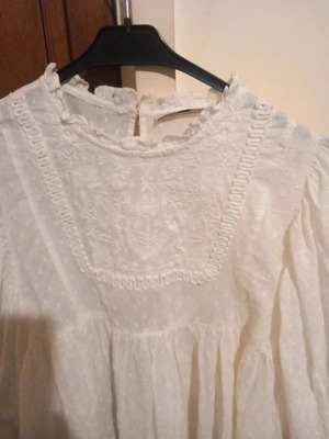 Romantic blouse with kipour design Pull & Bear medium like new, white