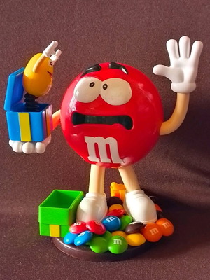 M & Ms dipencer употребяван